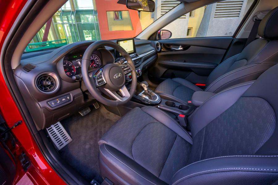 Интерьер Kia Forte (BD) 2018 года  (NA) (фото 5 из 52)